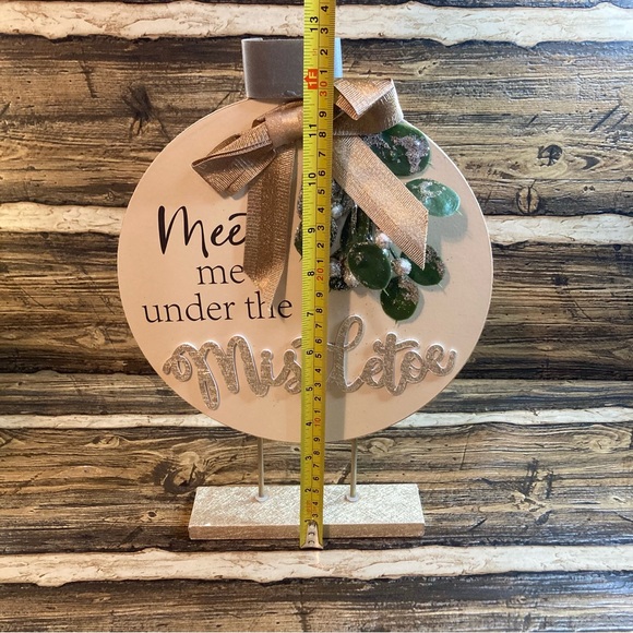 Meet me under the mistletoe table top/ shelf décor MDF NWOT - Picture 10 of 10